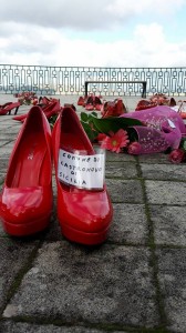 scarpe rosse comune
